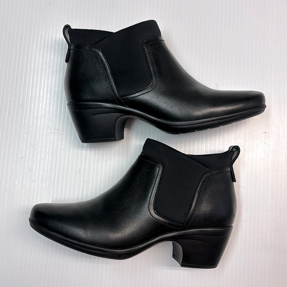 Clarks Of England Womens Shoes Emily Leather Chelsea Ankle Boots - Sz 7 1/2 - Picture 5 of 12